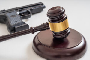 ¿Por qué Contratar a Texas Defense Firm si me Arrestaron por Cargos Relacionados con Armas en Dallas, Texas?